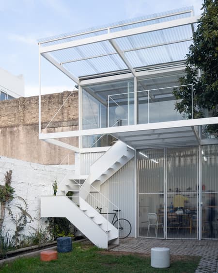 Proyecto Mutan workshop and showroom